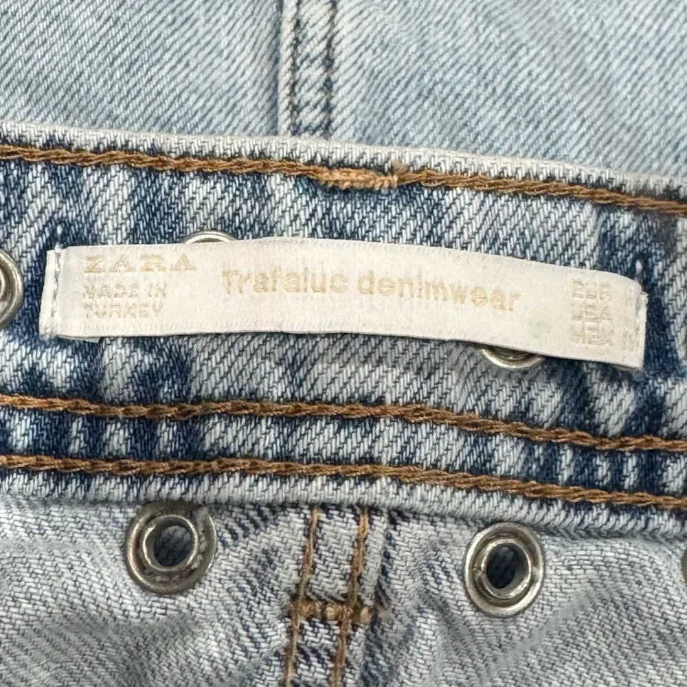 Zara Trafaluc Grommet Distressed Raw Hem Mini Skirt Women’s Medium